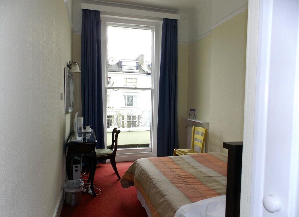 Dillons Hotel London Room photo